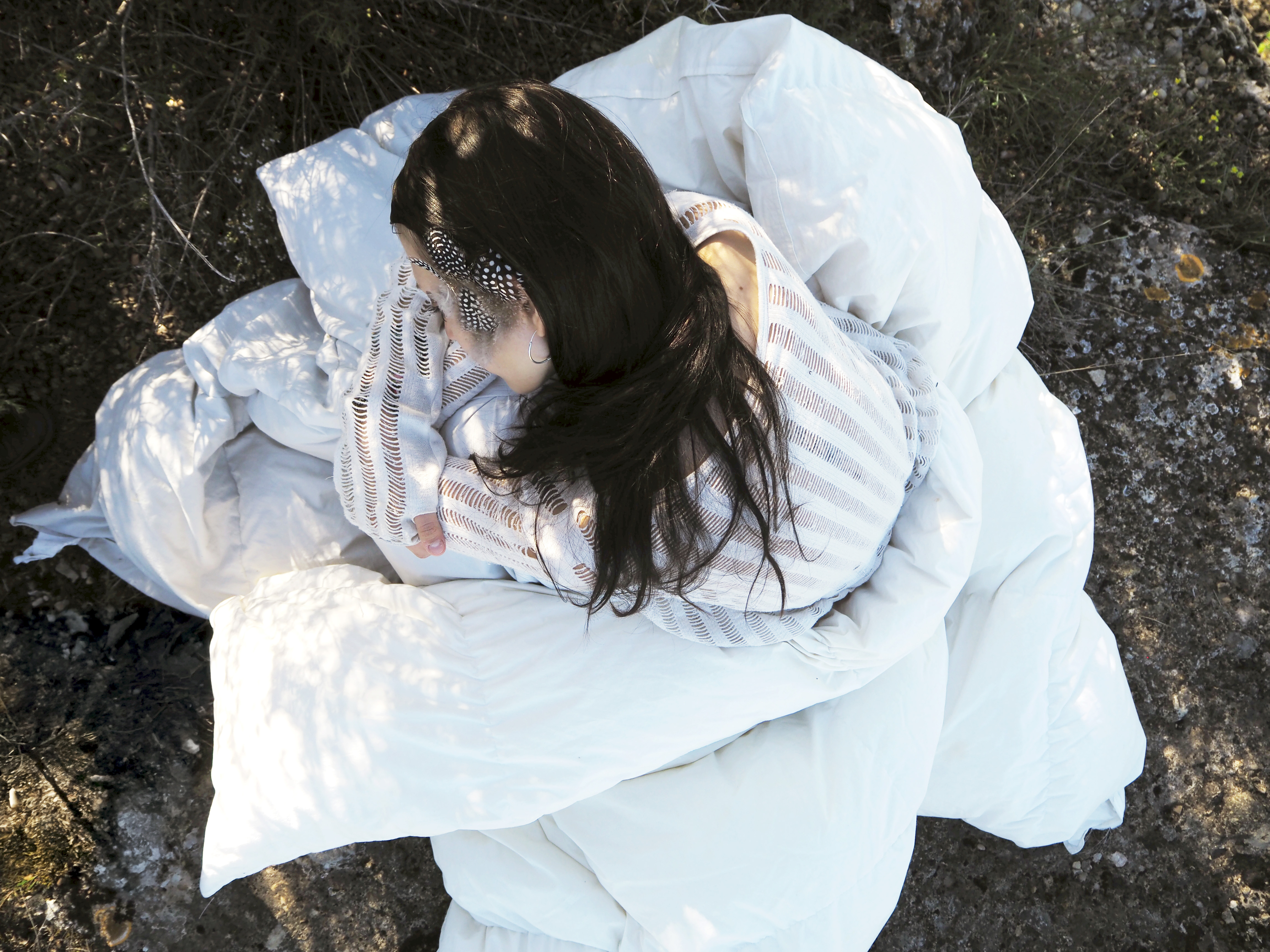 foto coleccion abrigo blanco y negro